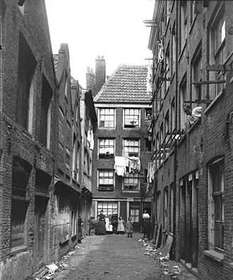 Wijde Gang, Willemsstraat 24-68A