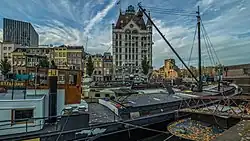 De Wijnhaven met onder andere het Witte Huis