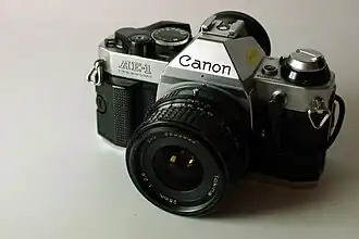 Een Canon AE-1 met een Tokina objectief