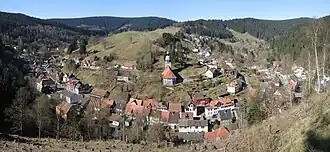 Uitzicht op het dorp vanaf de Bastubenberg