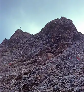 De Wildgrat met het pad naar de top vanuit het westen