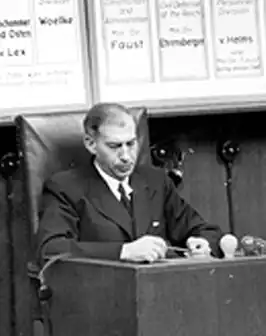 Wilhelm Stuckart tijdens het Neurenbergproces, 1 oktober 1948.