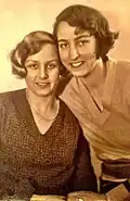 Wilhelmina Adolphina Cornelia (Dolph) van Asch van Wijck-Hooft Graafland (1911-) & Cornélie Caroline (Cox) van Asch van Wijck-Völcker van Soelen (1900-1932)