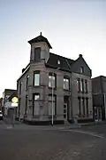 Voormalig bankgebouw/woonhuis