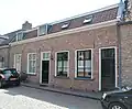 Woonhuisje met dwars zadeldak
