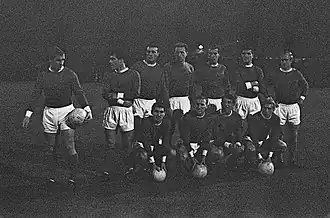 Gregg (staand 4e van links) met Manchester United in Tilburg, 1963