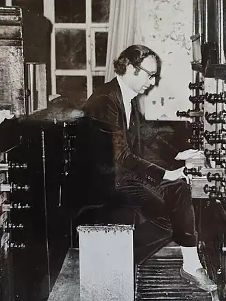 Talsma in 1971, spelende aan een 18e-eeuws Schnitgerorgel