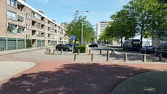 Zuidpunt van de Willem van Weldammelaan (juli 2019) met links flat van Christiaanse