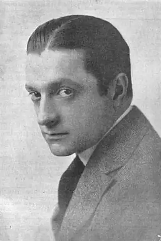 William Gaxton als president Wintergreen