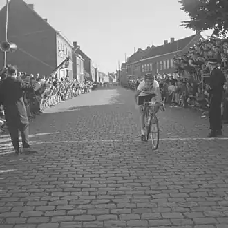 Willy Truye wint Gullegem Koerse.