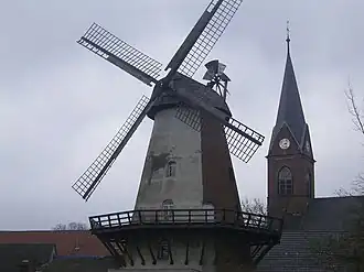 Windmolen Lahde (1876); de molen heeft ook een waterrad