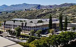 Het Tintenpalast gezien vanaf een hoger gelegen punt in stad