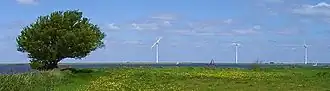 Windmolens in Flevoland, gezien vanuit de Eempolder bij Eemdijk