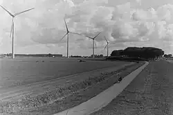 Windpark A7 met parkeerplaats Wildinge en begeleidend fietspad