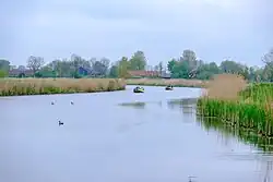 Het Winsumerdiep gezien in de richting van de voormalige steenfabriek De Brake