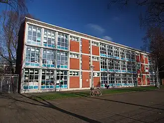 Schoolgebouw aan de Winterdijkstraat (januari 2017)