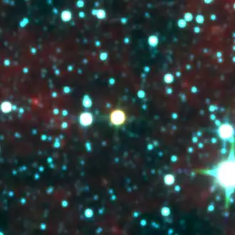 Luhman 16 is het gele object in het midden van deze afbeelding. De twee componenten zijn hier niet zichtbaar,