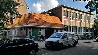 links laagbouw Wodanstraat 1-3 rechts nieuwbouw uit 1955 (augustus 2019)