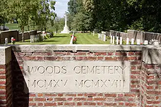 Naamsteen en Cross of Sacrifice