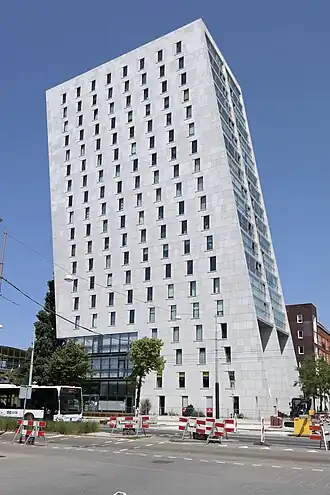 De 'scheve' woontoren The New Kit in 2021.