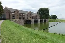 Woudagemaal zijde IJsselmeer