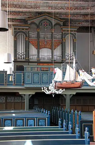 Interieur van deze kerk, met het kerkorgel uit 1864