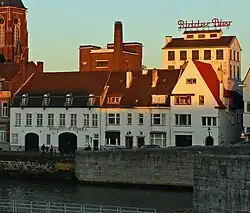 Brouwerijcomplex De Ridder met mouthuis (rechts)