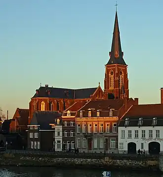 Sint-Martinuskerk en Oeverwal vanaf de Sint Servaasbrug