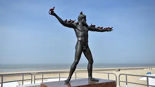 Eternity-Poseidon van Xu Zhen op de zeedijk