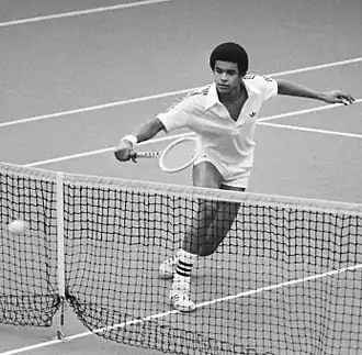 Yannick Noah tijdens de Davis Cup tegen Nederland in 1979