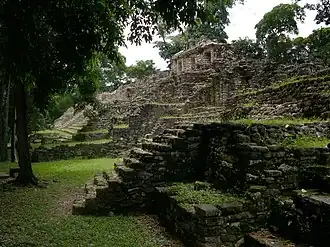 Een piramide op het bovenste terras van Yaxchilán