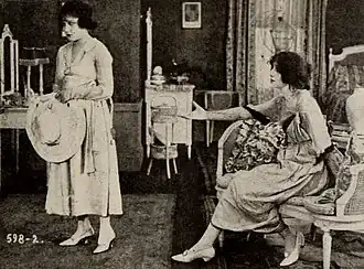 Scène uit You Can't Believe Everything