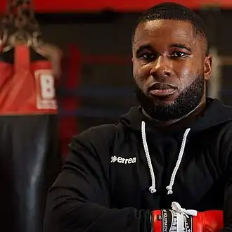 Yves Ngabu bij Ingle Gym, Sheffield