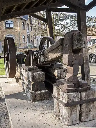 Een maka op een plein in Yvoir