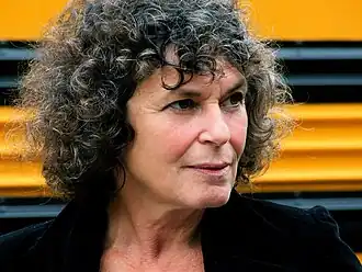 Yvonne Kroonenberg tijdens een actie van de Stichting Bont voor Dieren op het Malieveld in Den Haag.