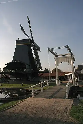 De Held Jozua met ophaalbrug ernaast