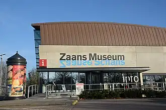 Zuil bij het Zaans Museum in Zaandam
