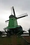 De voor een paltrokmolen typerende open achterkant