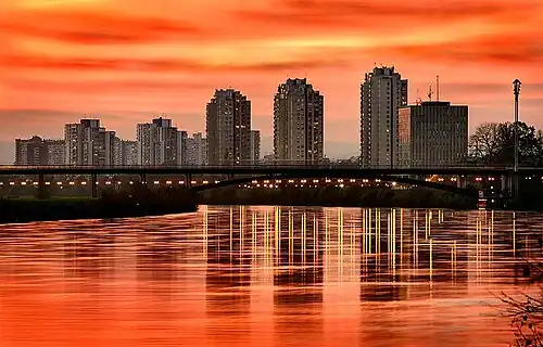 Zagreb gezien vanaf de Sava bij zonsopgang