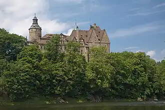 Zamek Czocha vanaf de rivier Kwisa