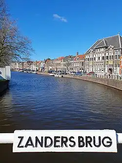 Vanaf de Zandersbrug uitzicht op de Nieuwe Gracht