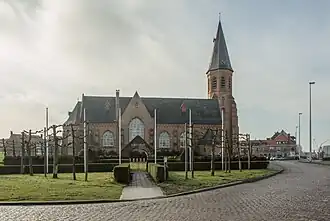 Sint-Donatuskerk en toegang kerkhof
