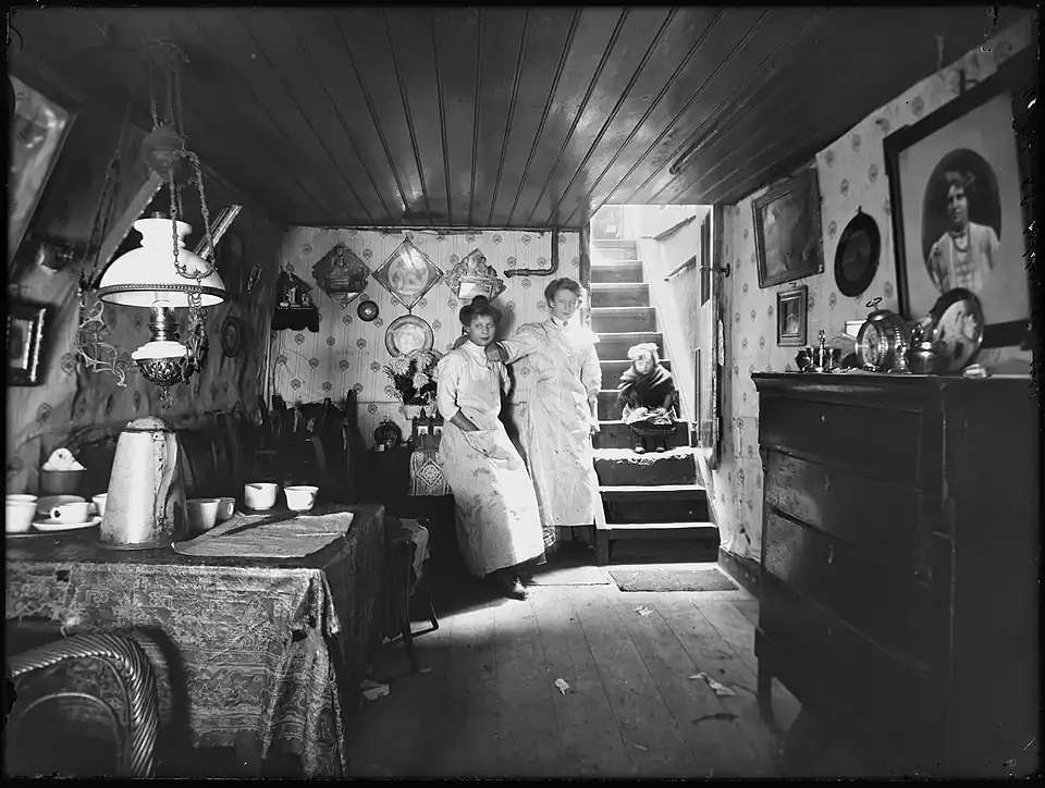 Kelderwoning aan de Zeedijk te Amsterdam