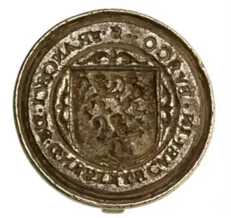 De foto is zichtbaar gespiegeld, aangezien de leeuwen naar rechts staan