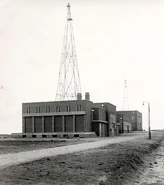 Zendgebouw en antennetoren in Huizen in 1928