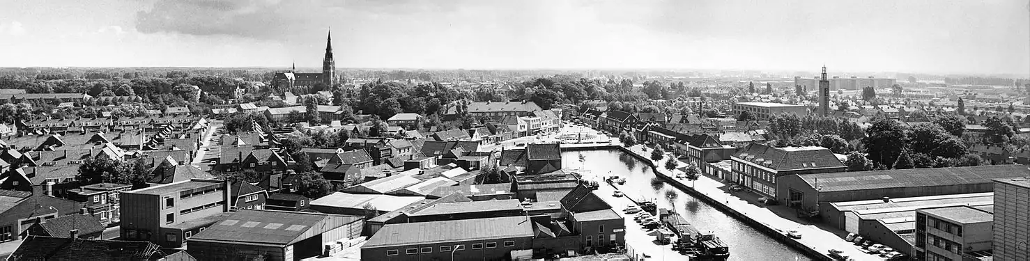 Zicht op de oude haven en het centrum van Veghel, omstreeks 1973