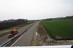 Zicht richting zuiden op aanbouw nieuw traject N18 vanaf nieuw viaduct Koldeveld (N347 bij Haaksbergen)