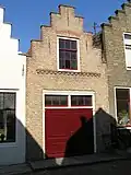 Huis met geverfde trapgevel