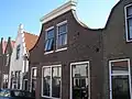 Huis met geverfde trapgevel