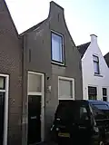 Huis met geverfde klokgevel